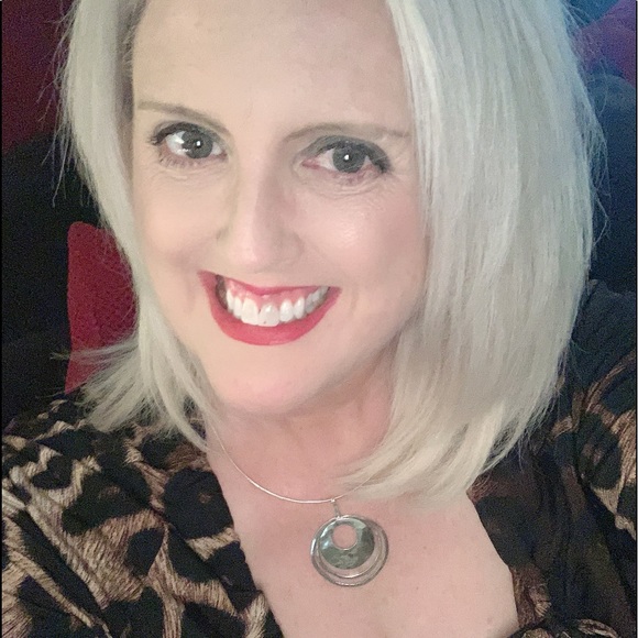 Meet your Posher, Steph - Picture 1 of 1